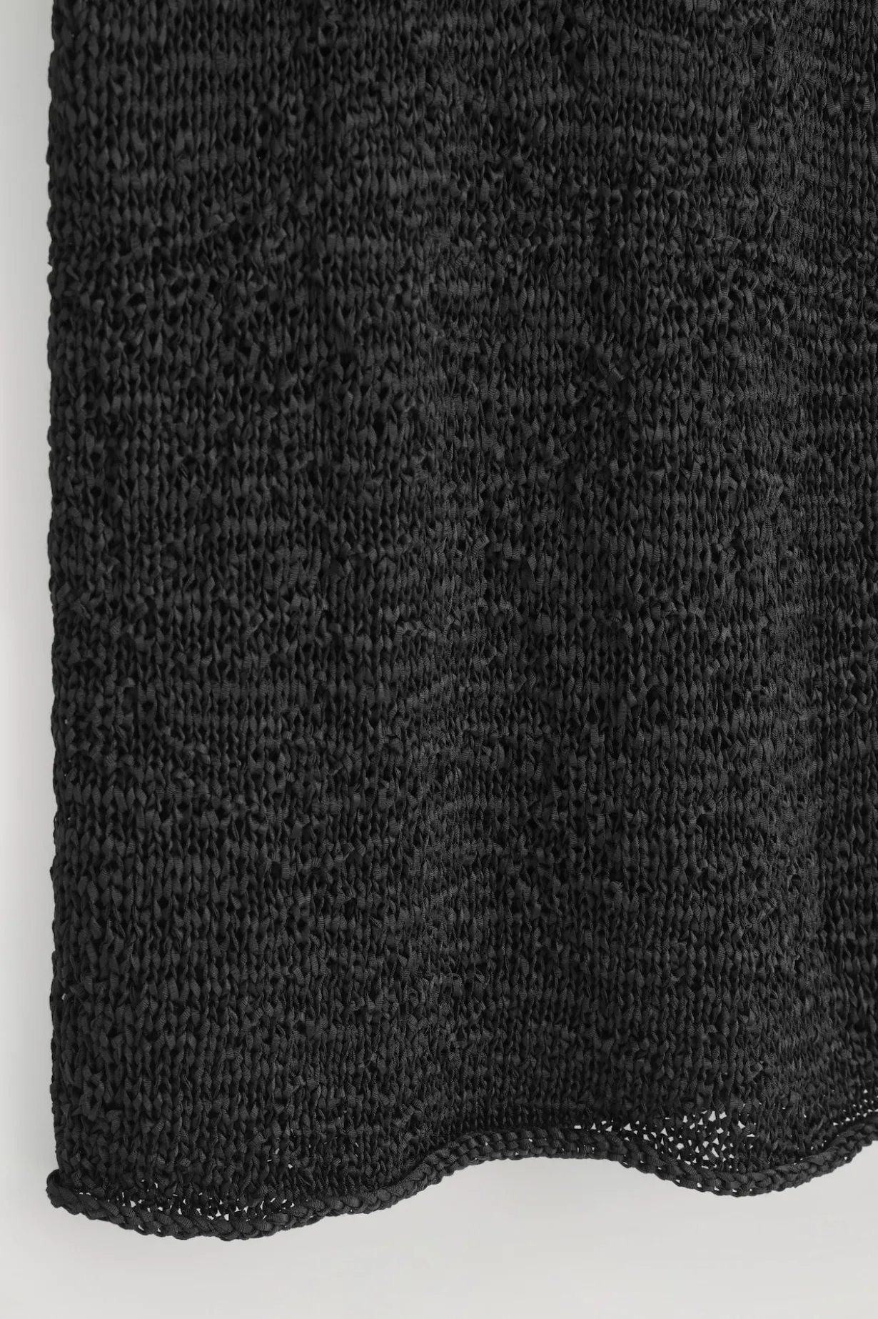 STRUKTURIERTER MIDIROCK MIT LOCHSTRICKMUSTER