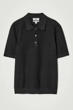 STRUKTURIERTES STRICK-POLOSHIRT AUS BAUMWOLLE