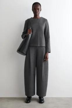 SWEATSHIRT AUS KOCHWOLLE MIT KNOPFDETAILS