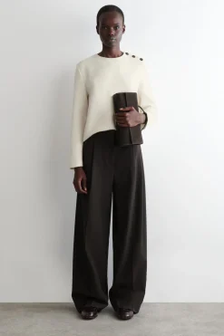 SWEATSHIRT AUS KOCHWOLLE MIT KNOPFDETAILS