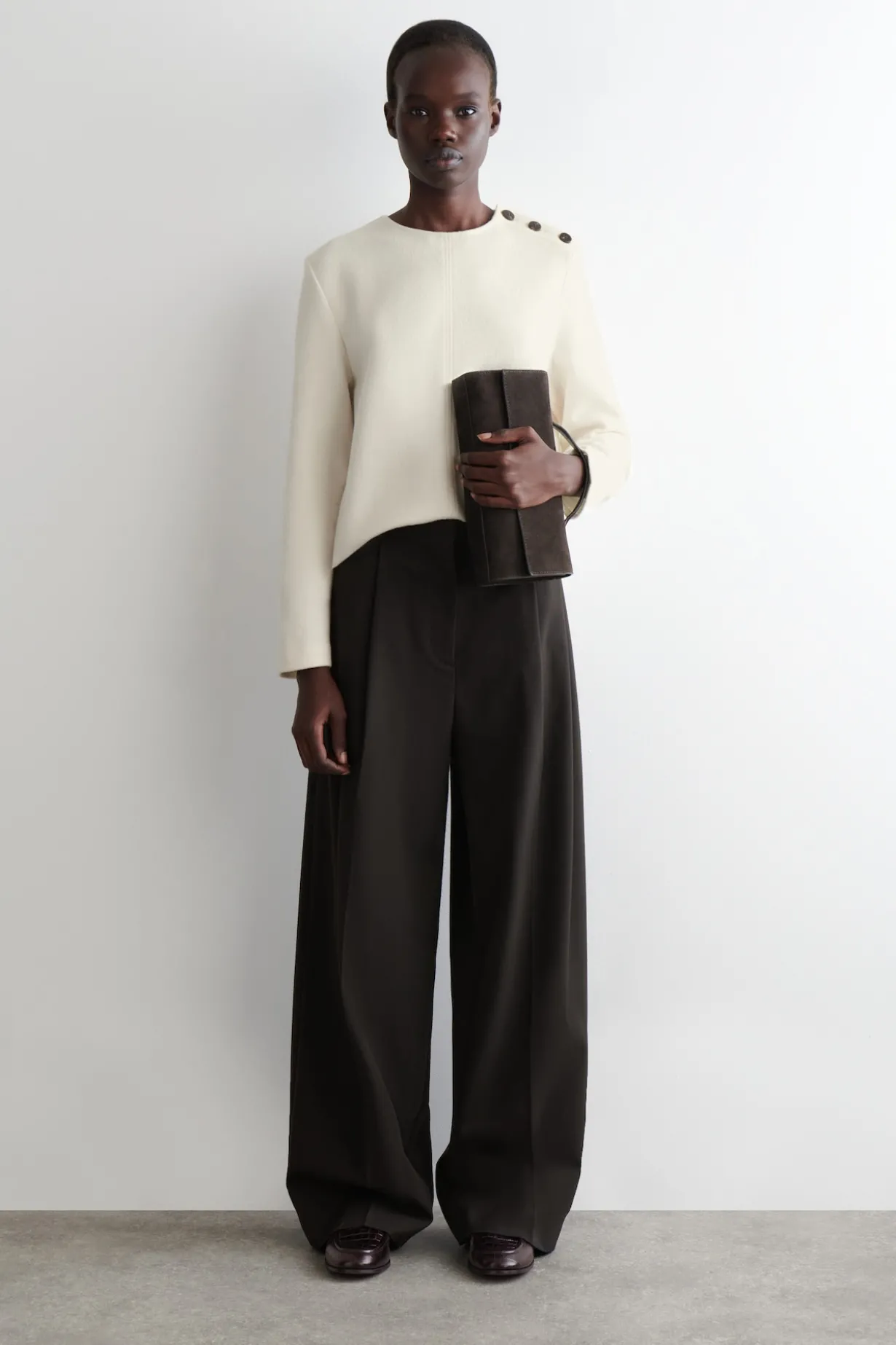 SWEATSHIRT AUS KOCHWOLLE MIT KNOPFDETAILS