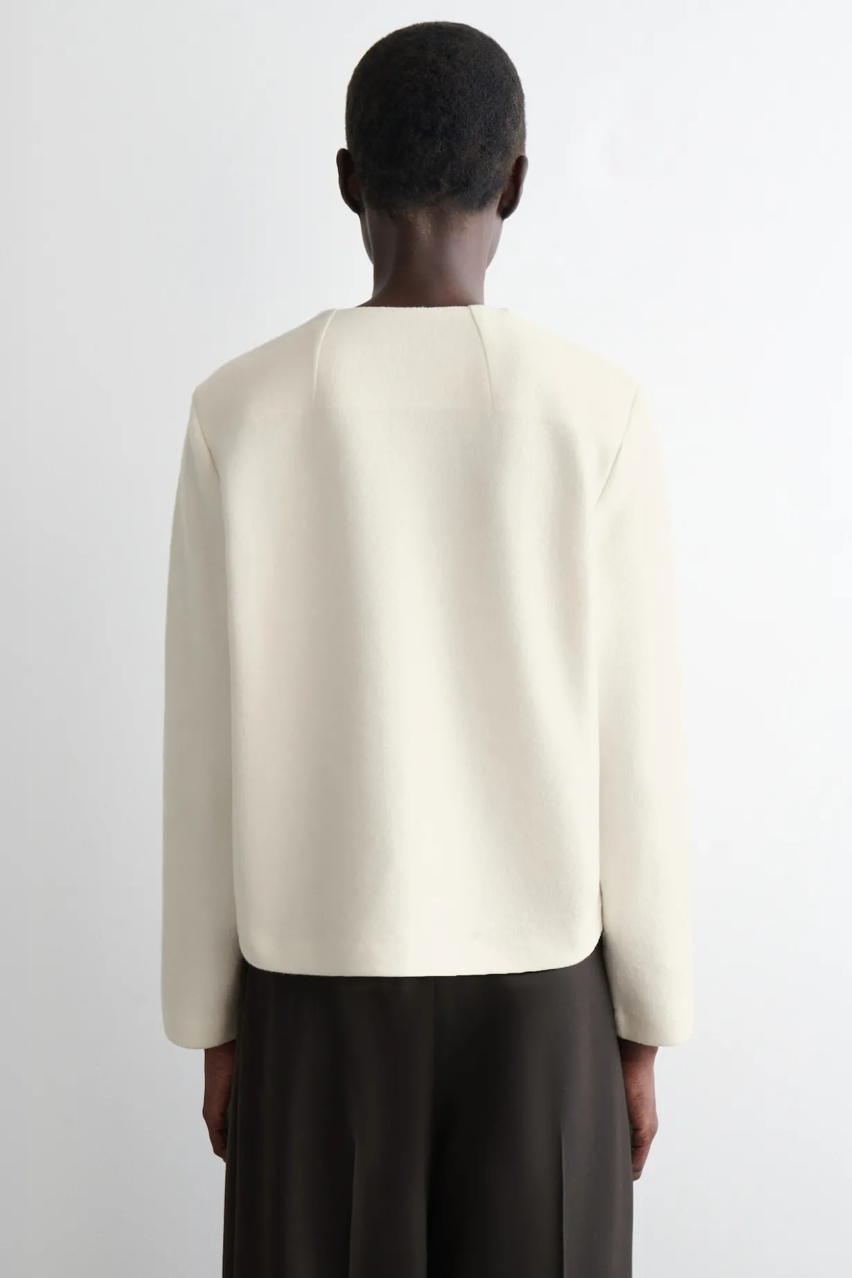 SWEATSHIRT AUS KOCHWOLLE MIT KNOPFDETAILS
