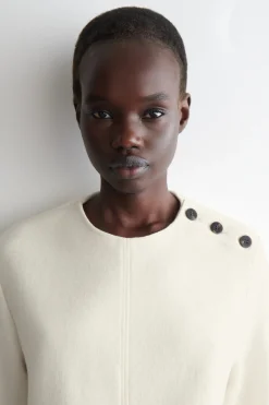 SWEATSHIRT AUS KOCHWOLLE MIT KNOPFDETAILS