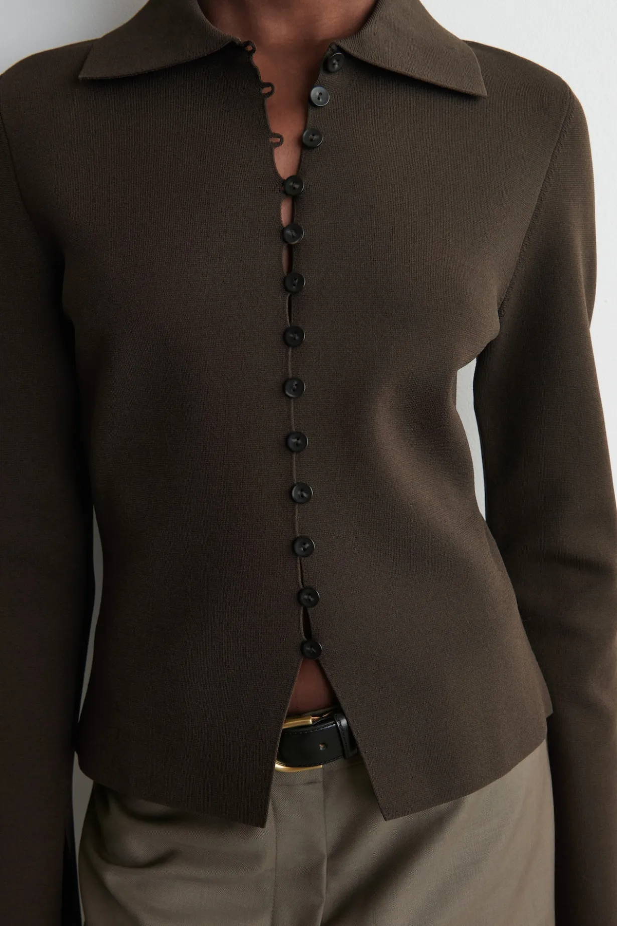 TAILLIERTE STRICKJACKE AUS FEINSTRICK