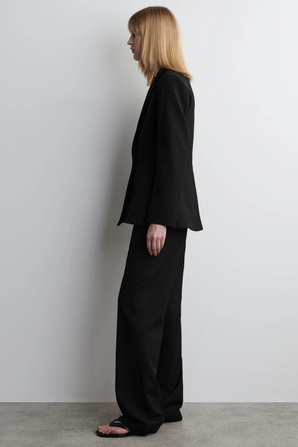 TAILLIERTER BLAZER MIT SCHÖSSCHEN