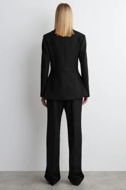 TAILLIERTER BLAZER MIT SCHÖSSCHEN