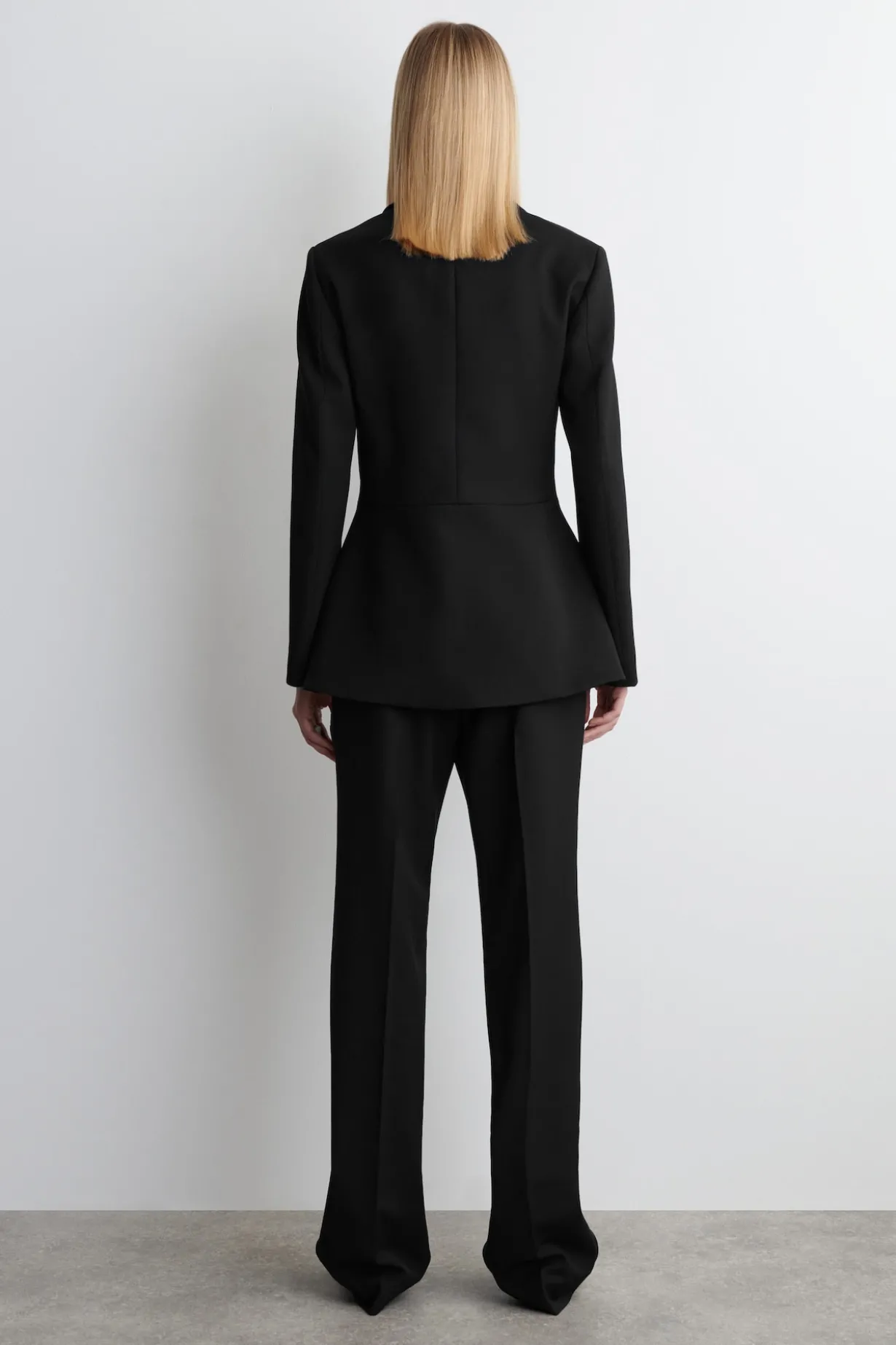 TAILLIERTER BLAZER MIT SCHÖSSCHEN