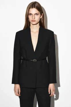 TAILLIERTER KRAGENLOSER BLAZER