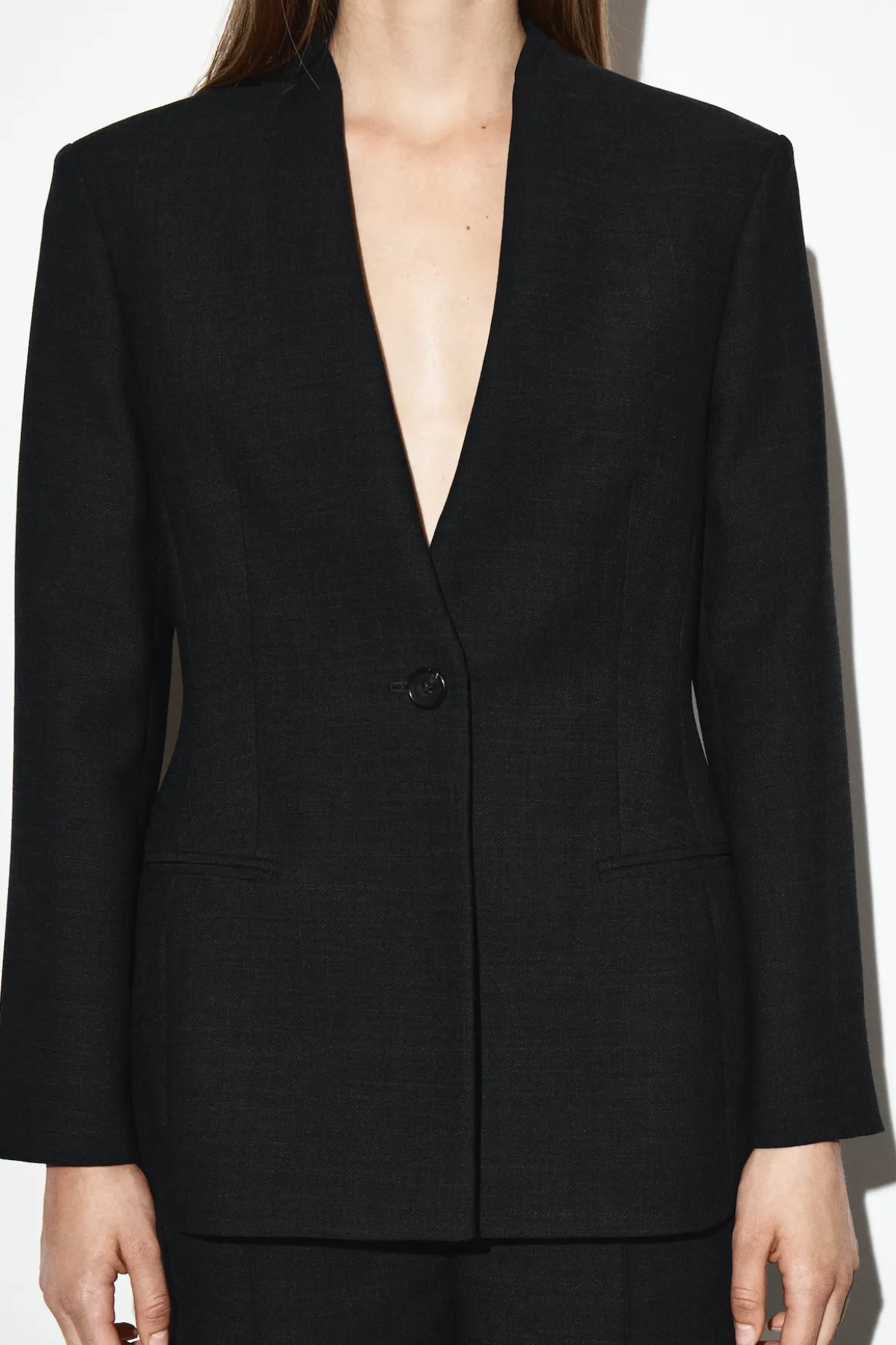 TAILLIERTER KRAGENLOSER BLAZER
