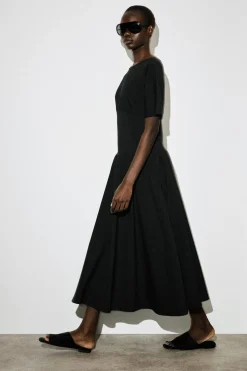 TAILLIERTES MIDIKLEID AUS BAUMWOLLE