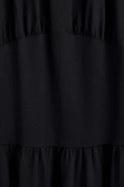 TAILLIERTES MIDIKLEID AUS BAUMWOLLE