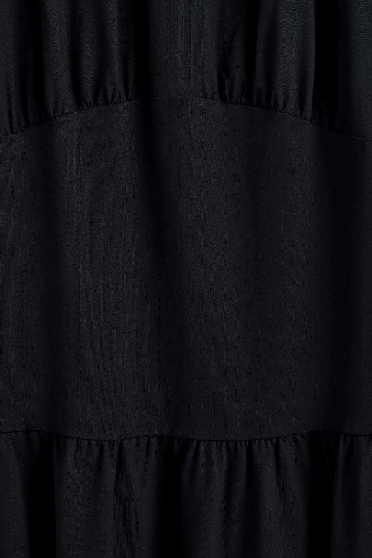 TAILLIERTES MIDIKLEID AUS BAUMWOLLE