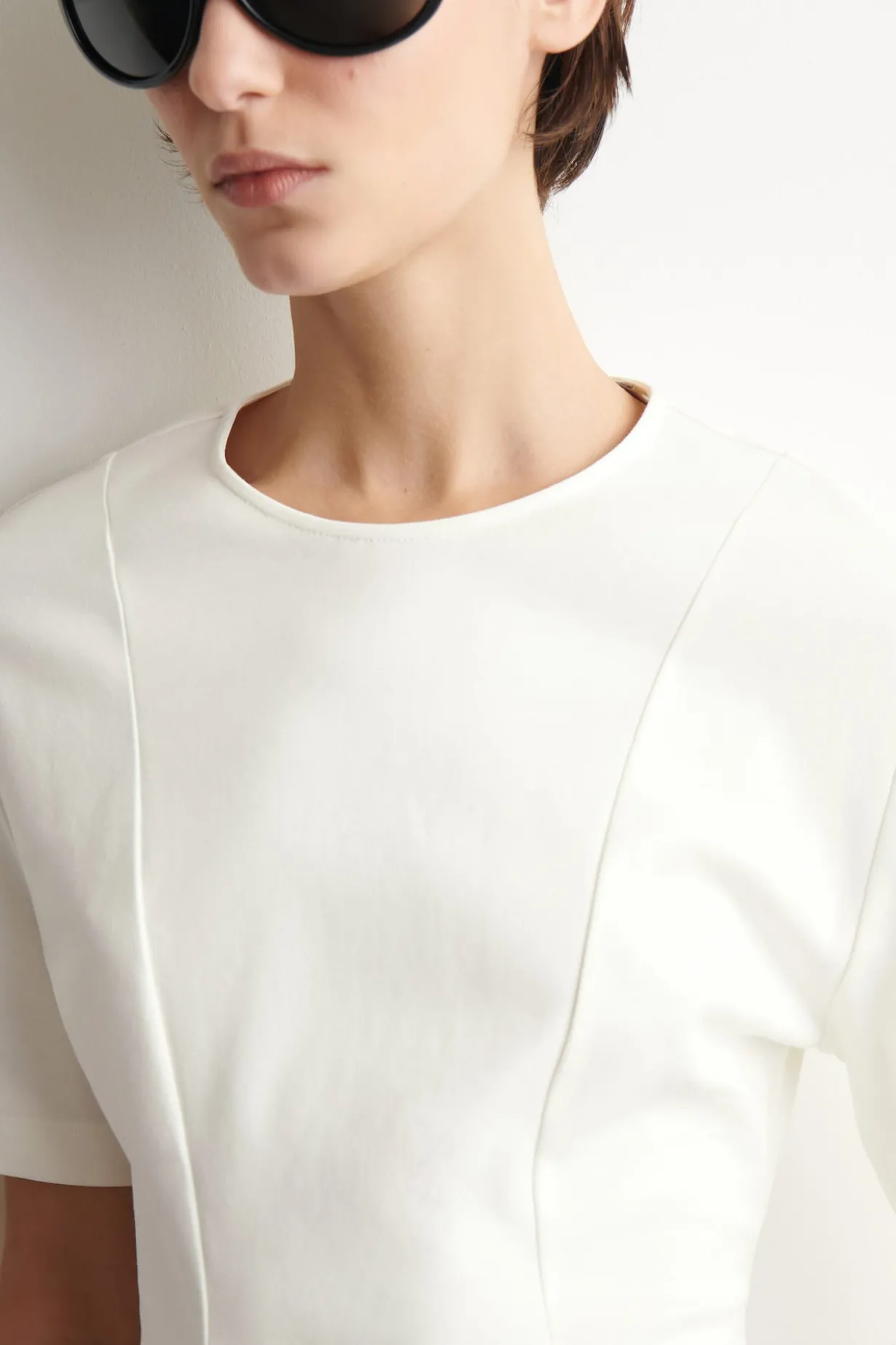 TAILLIERTES T-SHIRT AUS BAUMWOLLE
