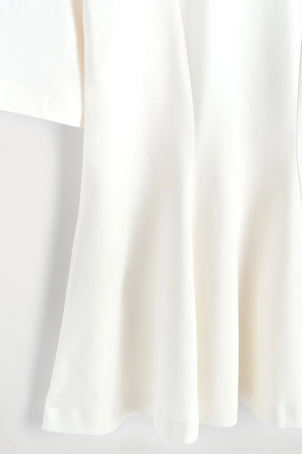 TAILLIERTES T-SHIRT AUS BAUMWOLLE