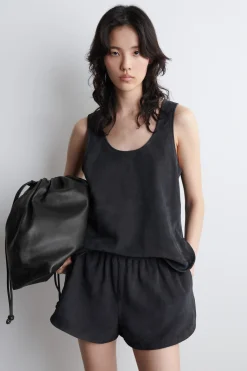 TANKTOP AUS VELOURSLEDER MIT RUNDEM AUSSCHNITT