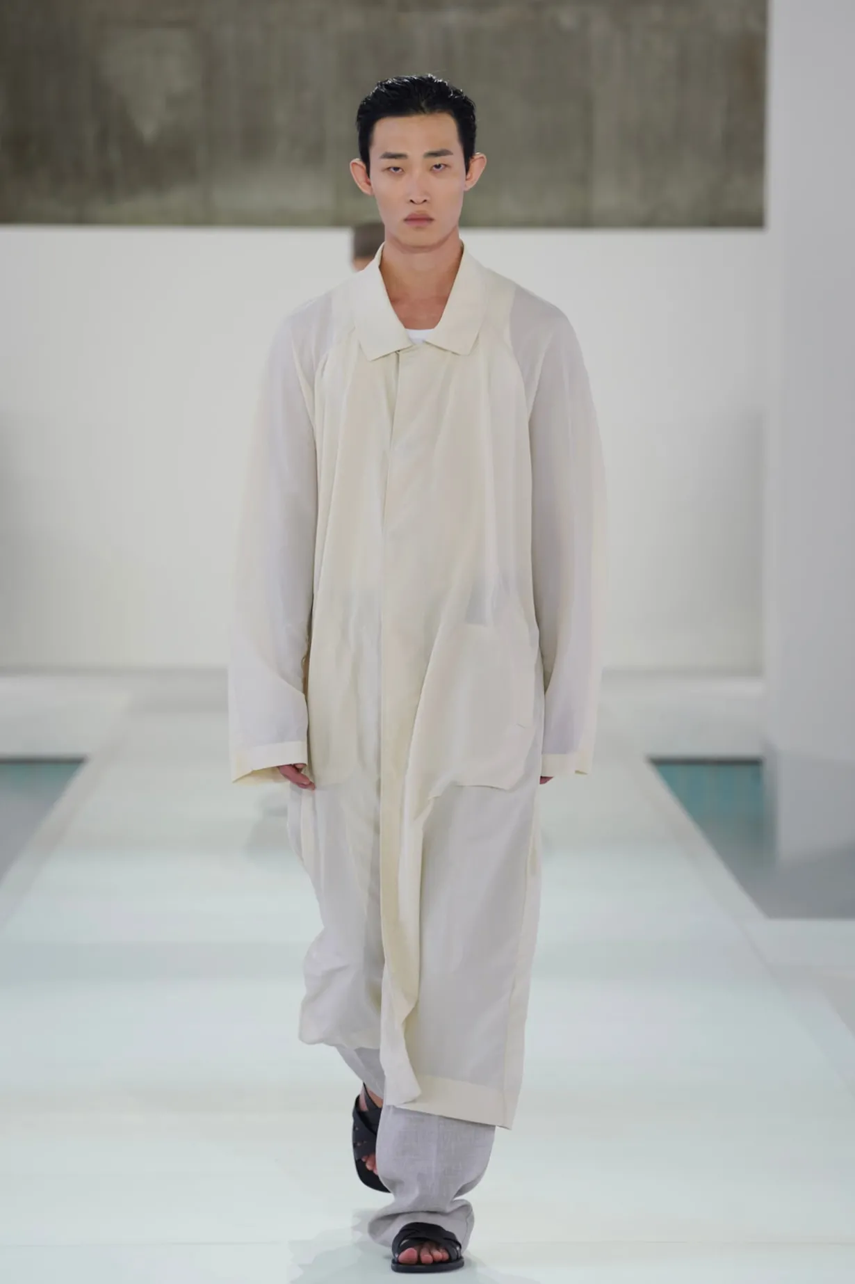 TECHNISCHER TRENCHCOAT AUS DURCHSCHEINENDEM NYLON
