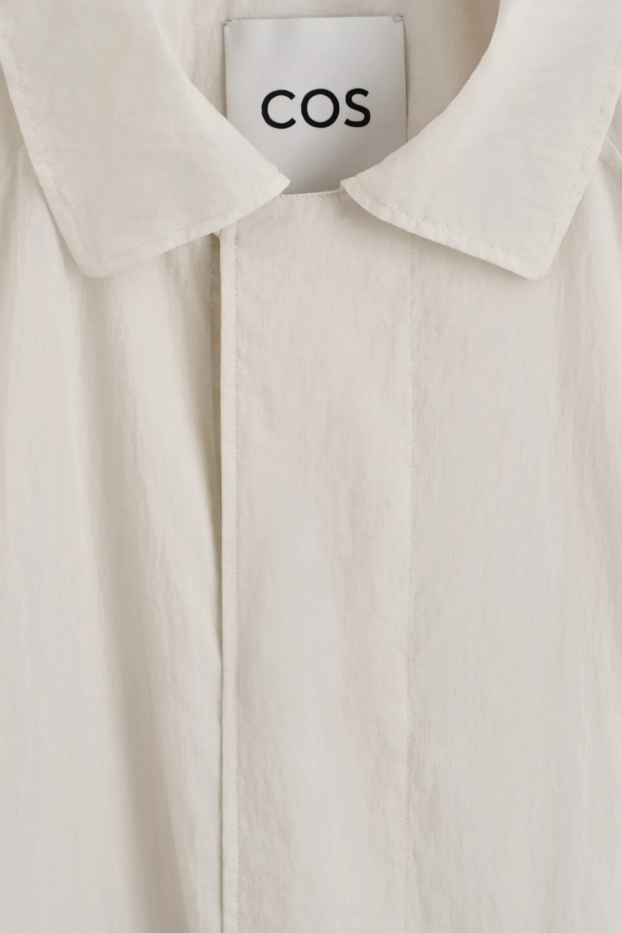 TECHNISCHER TRENCHCOAT AUS DURCHSCHEINENDEM NYLON