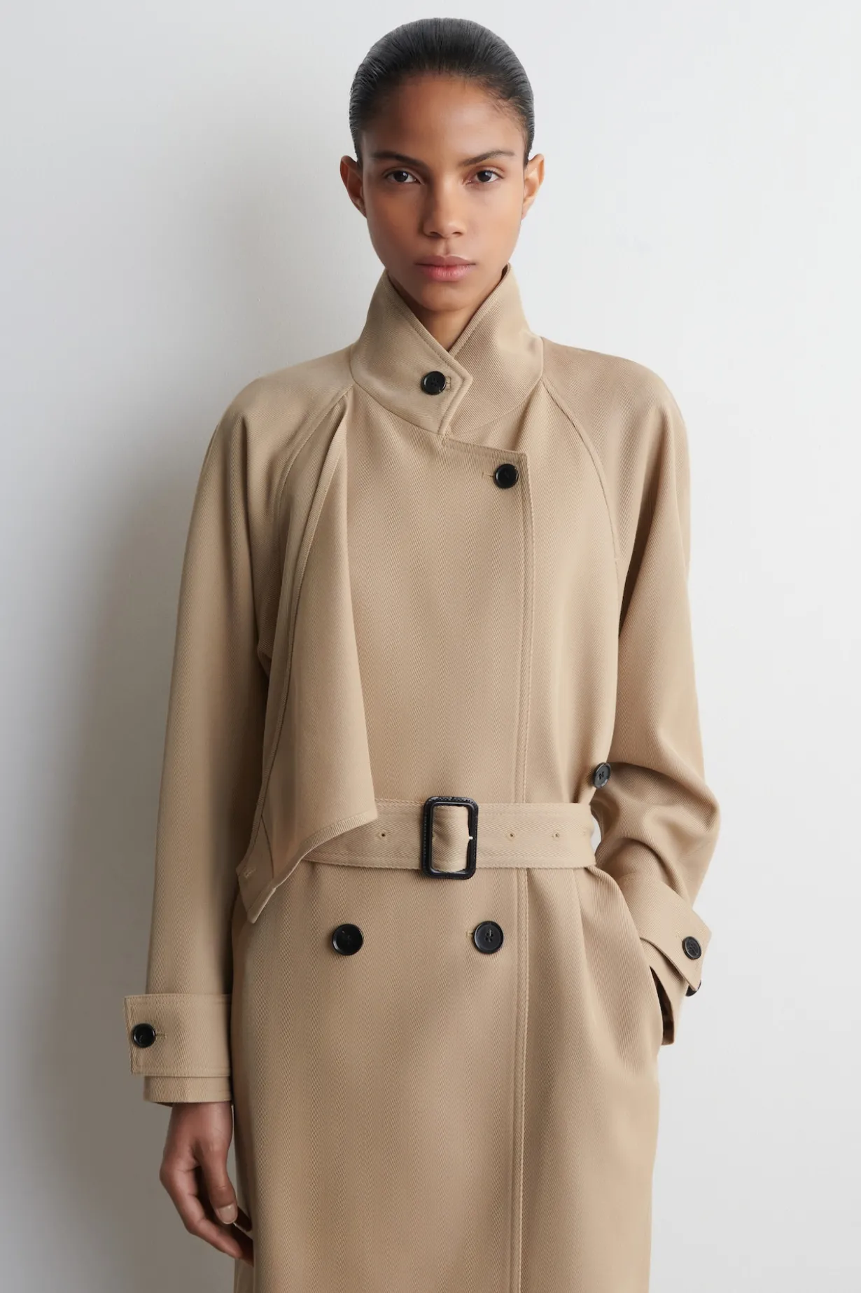 TRENCHCOAT AUS WOLL-TWILL IN WICKELOPTIK