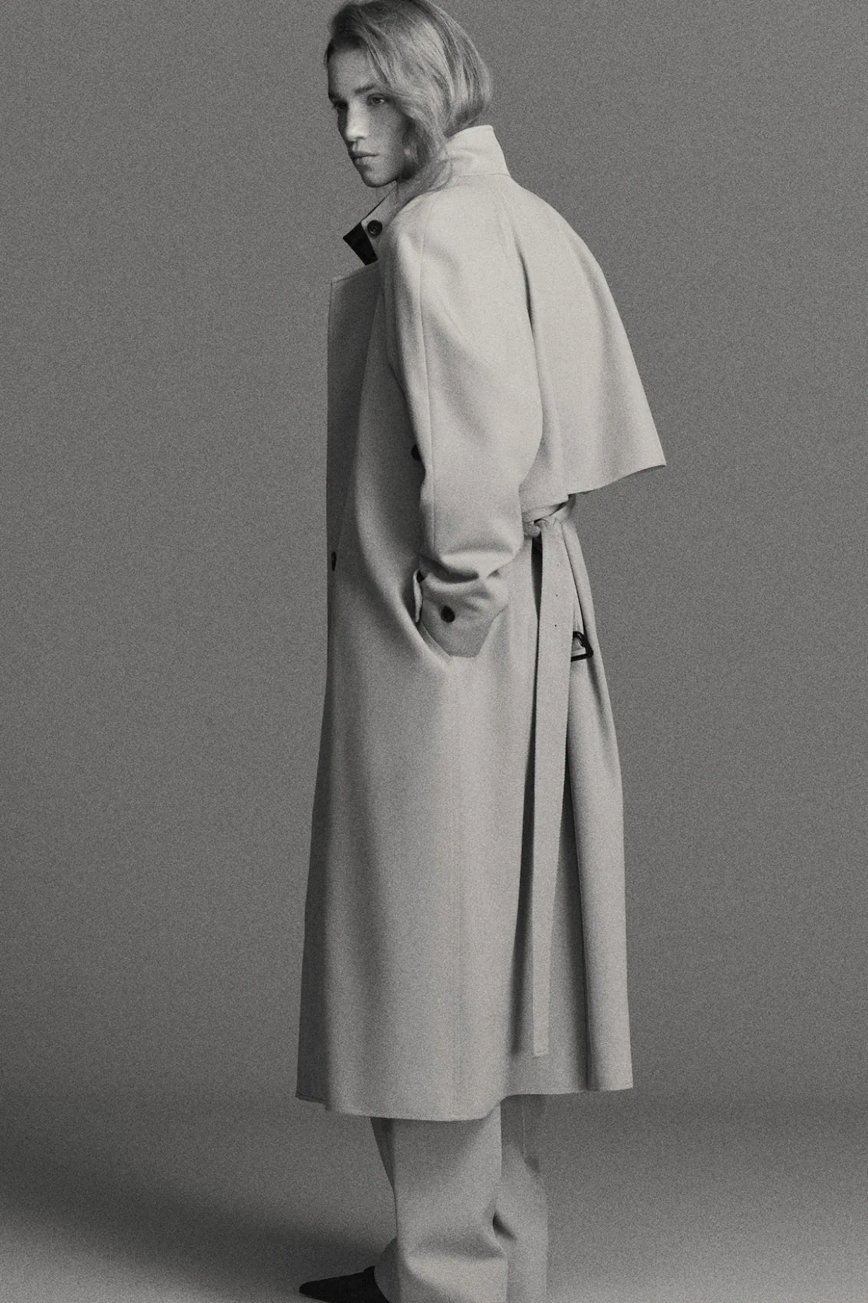 TRENCHCOAT AUS WOLL-TWILL IN WICKELOPTIK