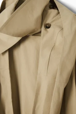 TRENCHCOAT MIT KAPUZE