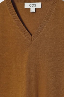 T-SHIRT AUS BAUMWOLLE MIT V-AUSSCHNITT