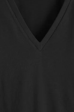T-SHIRT AUS BAUMWOLLE MIT V-AUSSCHNITT
