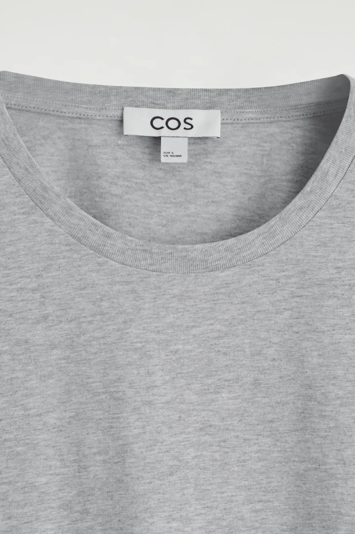 T-SHIRT AUS BAUMWOLLE MIT RUNDHALSAUSSCHNITT