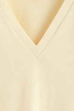 T-SHIRT AUS BAUMWOLLE MIT V-AUSSCHNITT