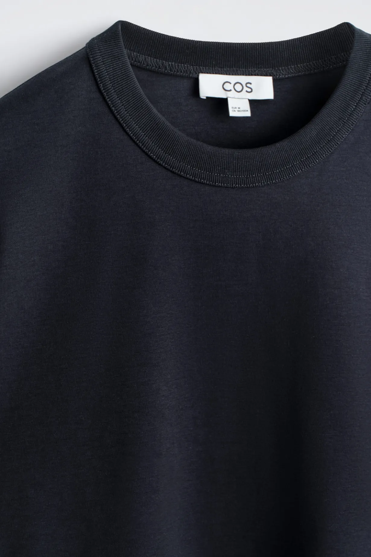 T-SHIRT AUS BAUMWOLLE MIT RUNDHALSAUSSCHNITT
