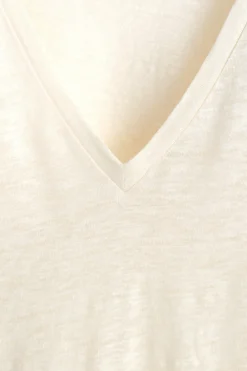 T-SHIRT AUS LEINEN MIT V-AUSSCHNITT