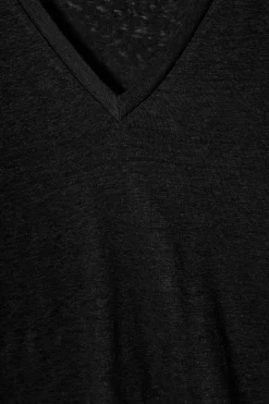 T-SHIRT AUS LEINEN MIT V-AUSSCHNITT
