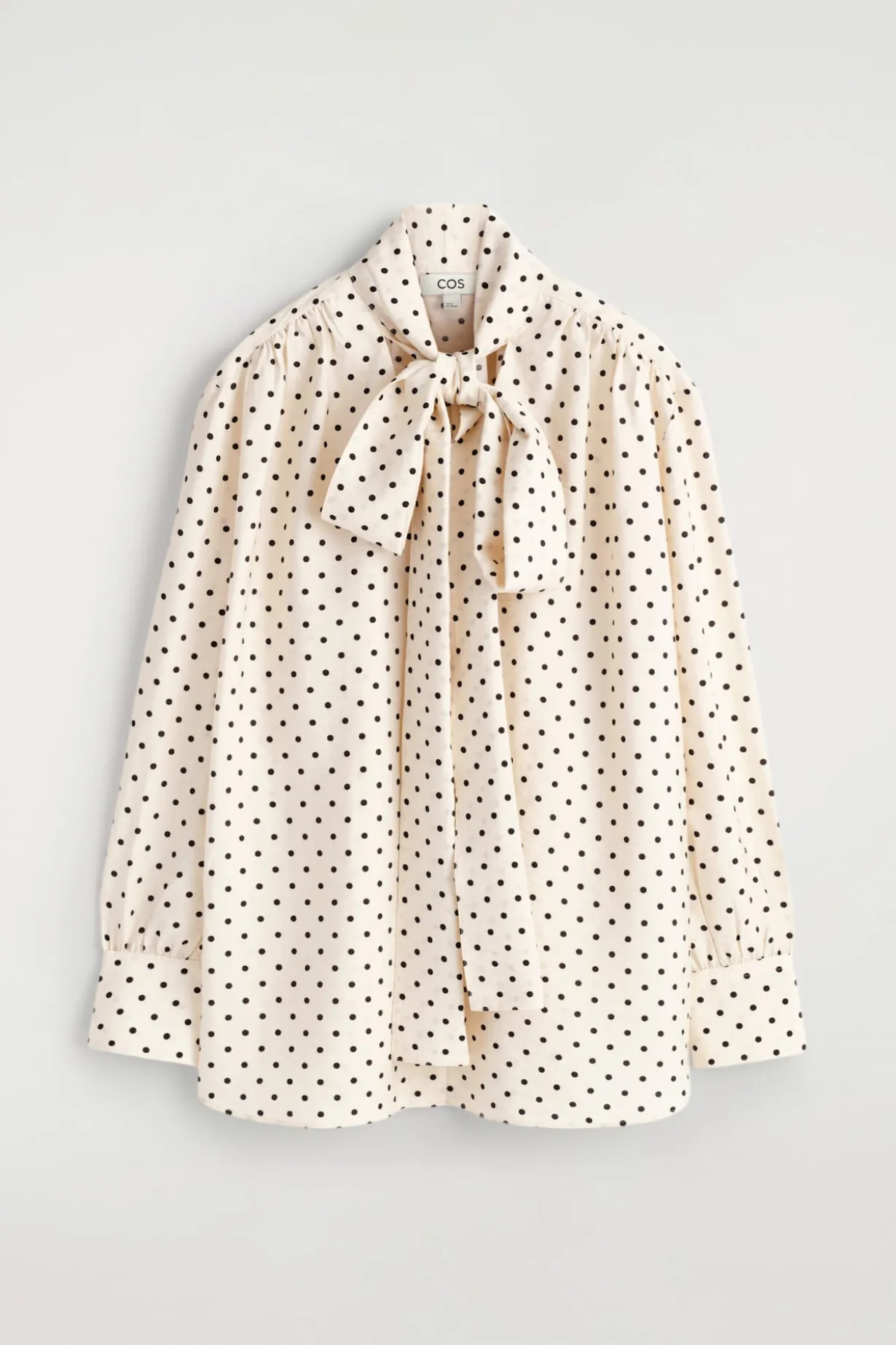T-SHIRT MIT SCHALDETAIL UND POLKA-DOTS