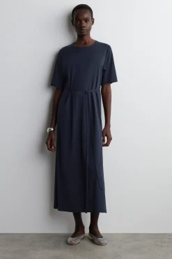 T-SHIRT-KLEID IN MIDILÄNGE MIT GÜRTEL