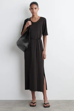 T-SHIRT-KLEID IN MIDILÄNGE MIT GÜRTEL
