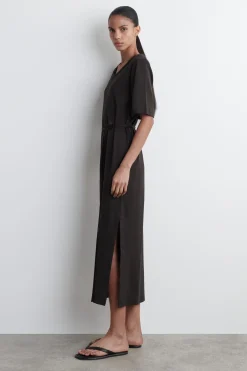 T-SHIRT-KLEID IN MIDILÄNGE MIT GÜRTEL