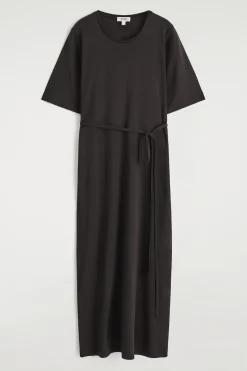 T-SHIRT-KLEID IN MIDILÄNGE MIT GÜRTEL