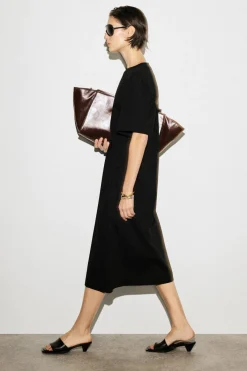 T-SHIRT-KLEID IN MIDILÄNGE MIT GÜRTELDETAIL