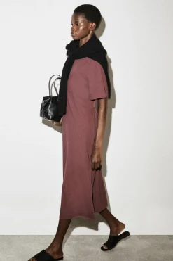 T-SHIRT-KLEID IN MIDILÄNGE MIT GÜRTELDETAIL
