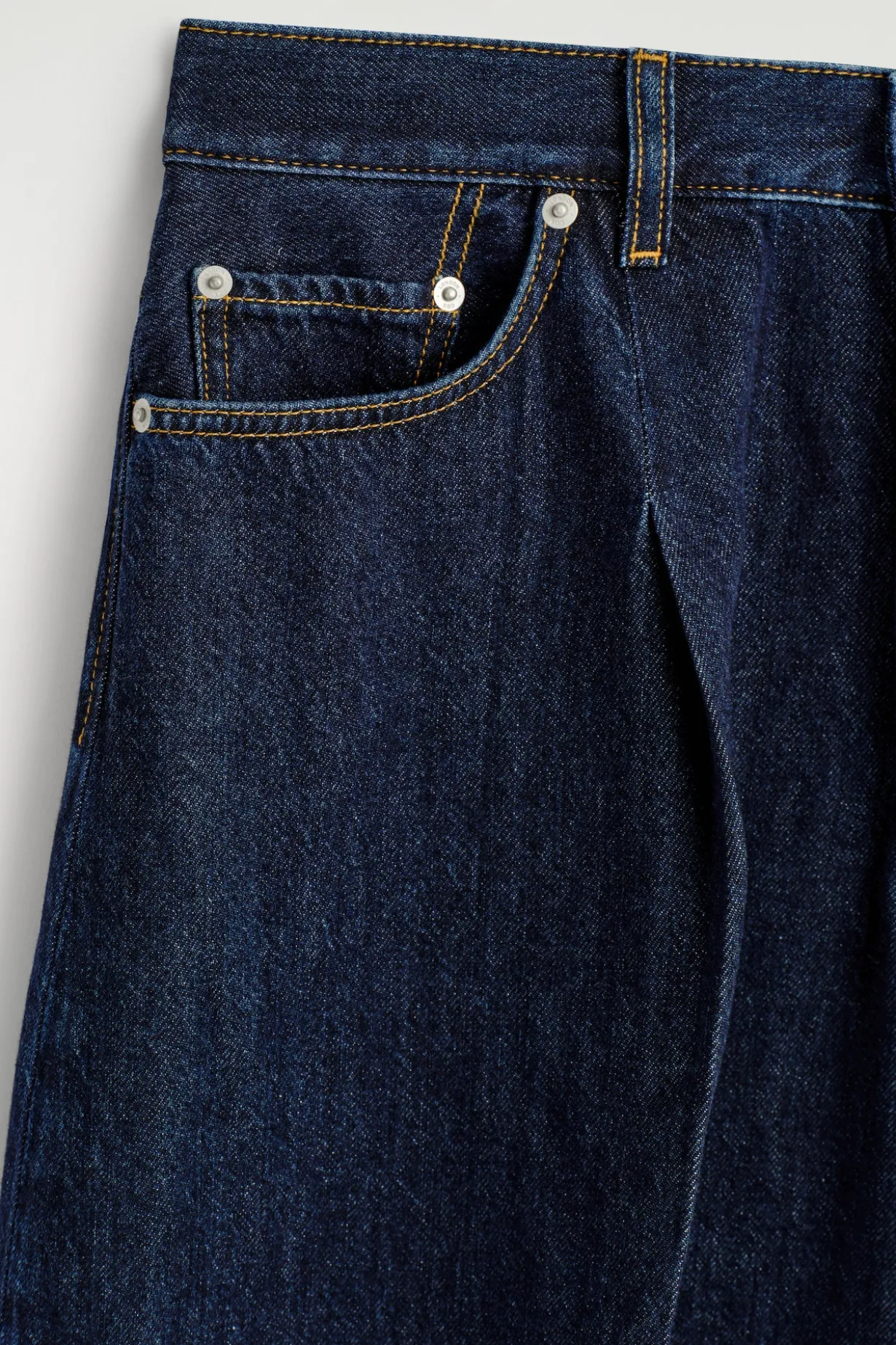 TWINE JEANS MIT BARREL-BEIN