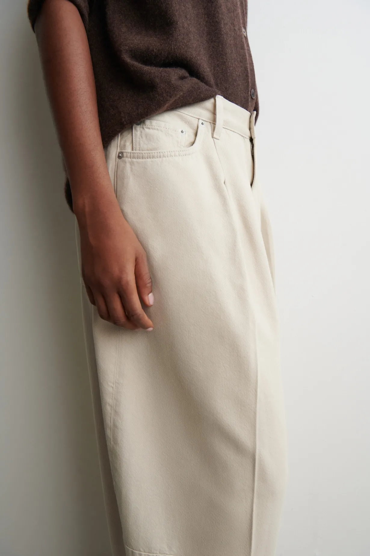 TWINE JEANS MIT BARREL-BEIN