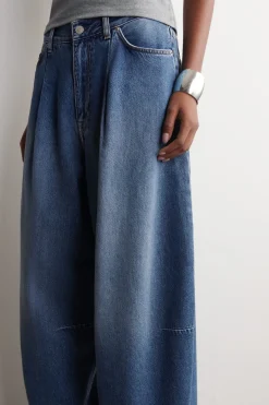 TWINE JEANS MIT BARREL-BEIN