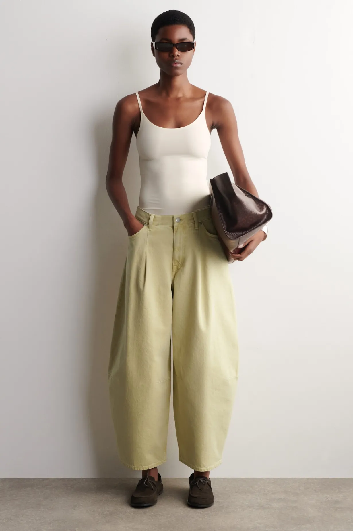 TWINE JEANS MIT BARREL-BEIN