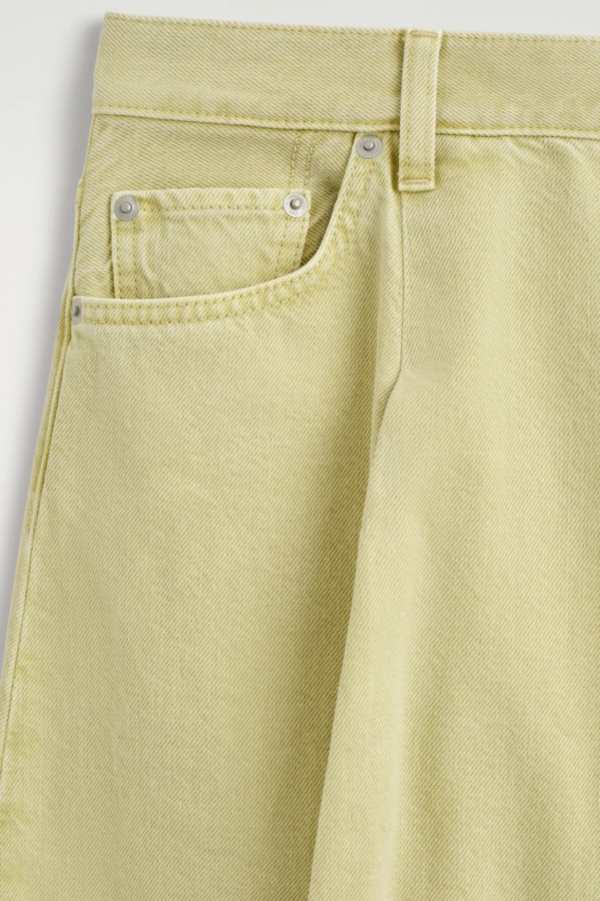 TWINE JEANS MIT BARREL-BEIN