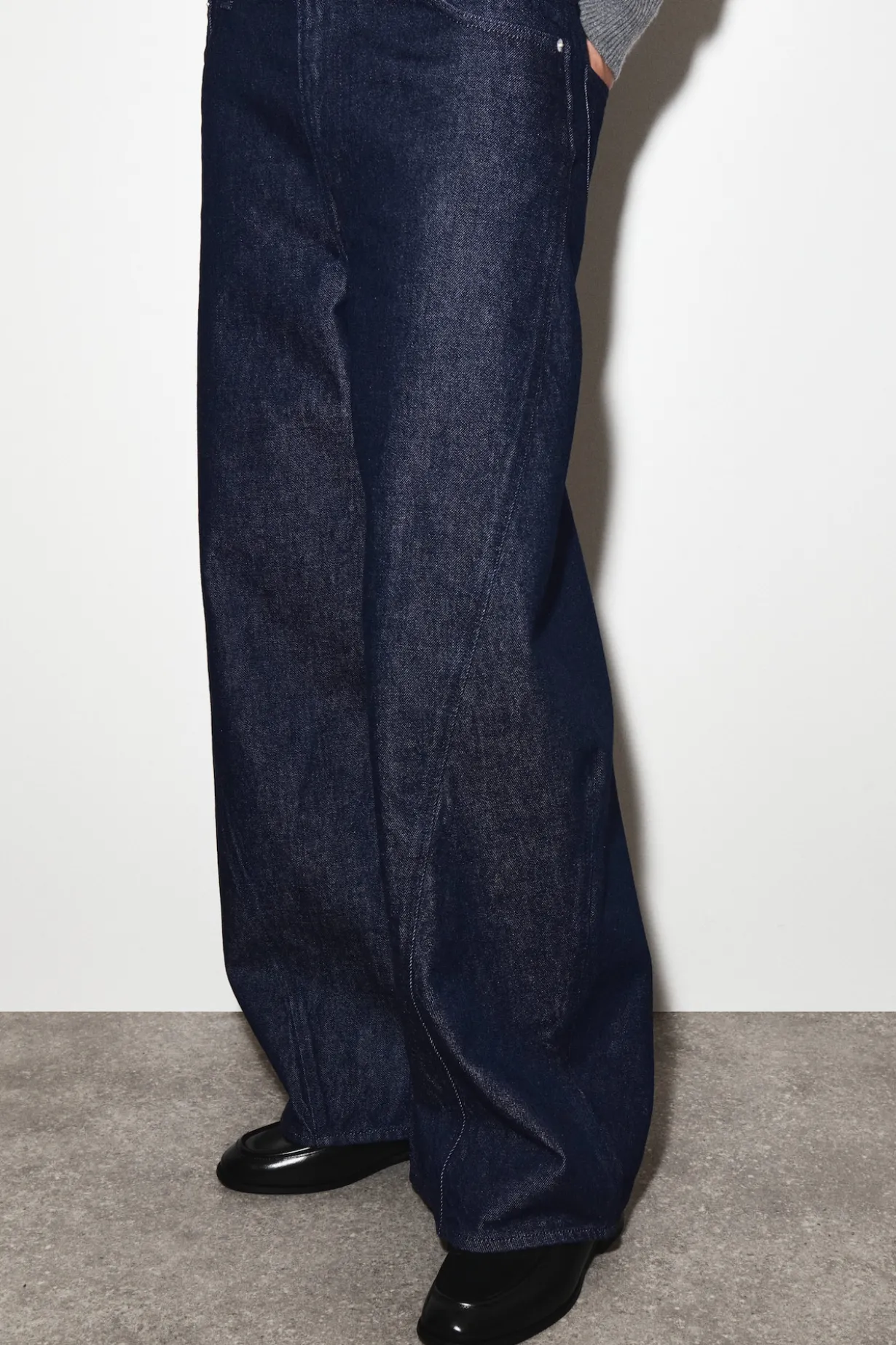 TWIST JEANS MIT BARREL-BEIN
