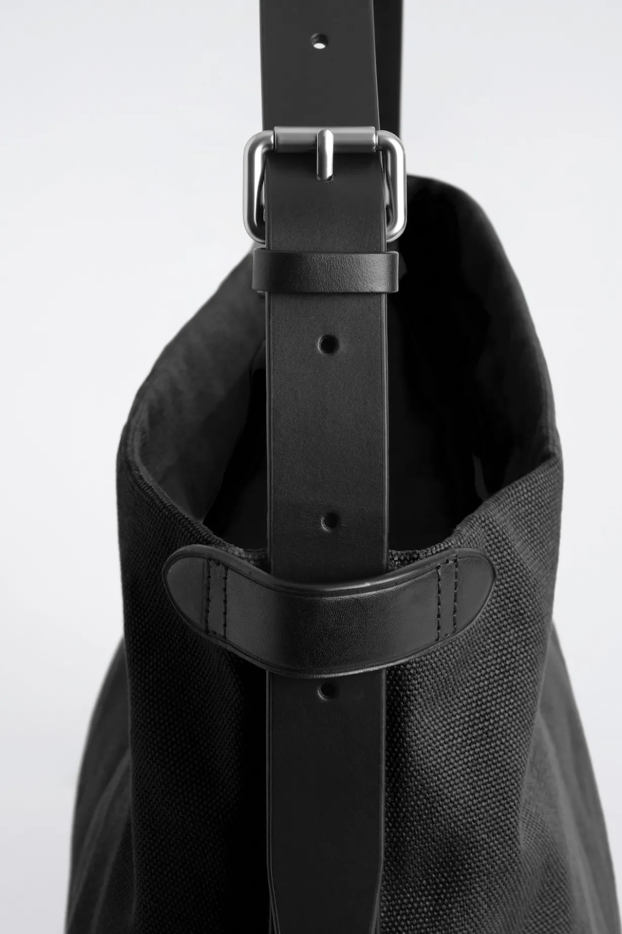 UTILITY MESSENGER BAG - CANVAS