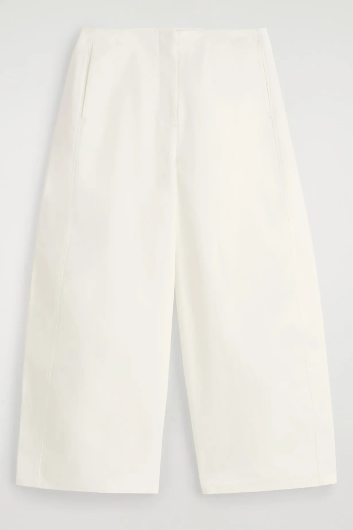 VERKÜRZTE BAUMWOLLHOSE MIT BARREL-BEIN