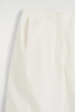 VERKÜRZTE BAUMWOLLHOSE MIT BARREL-BEIN