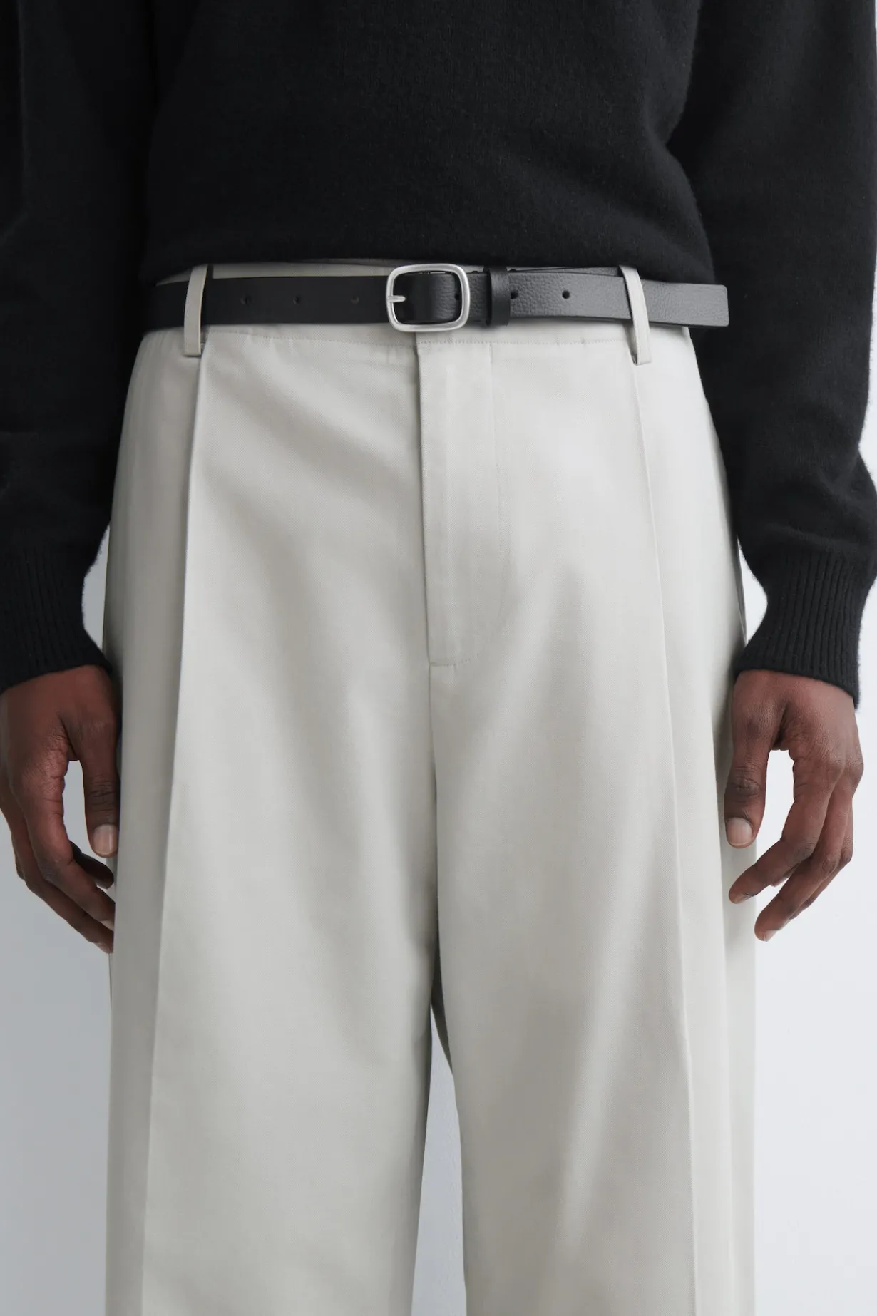 VERKÜRZTE BAUMWOLLHOSE MIT GERADEM BEIN