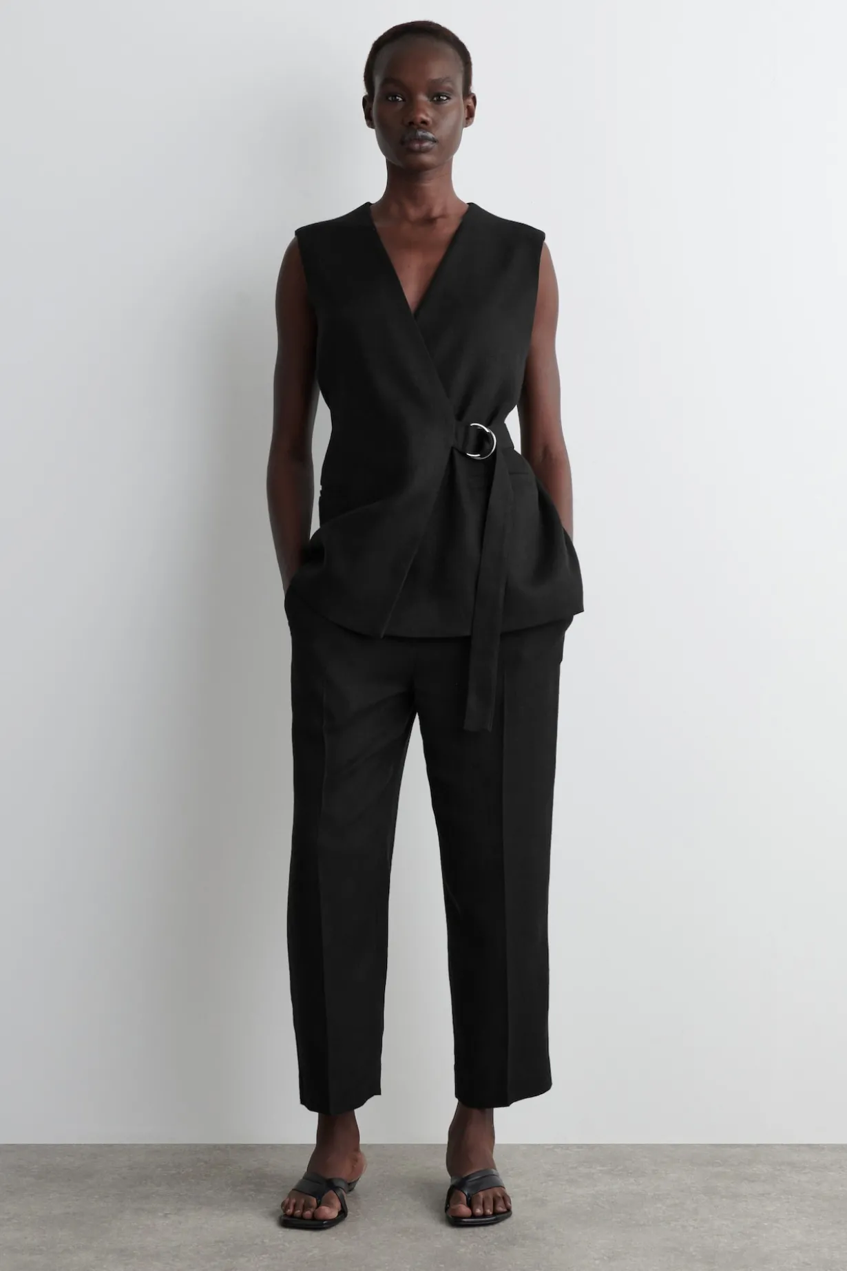 VERKÜRZTE ELEGANTE HOSE