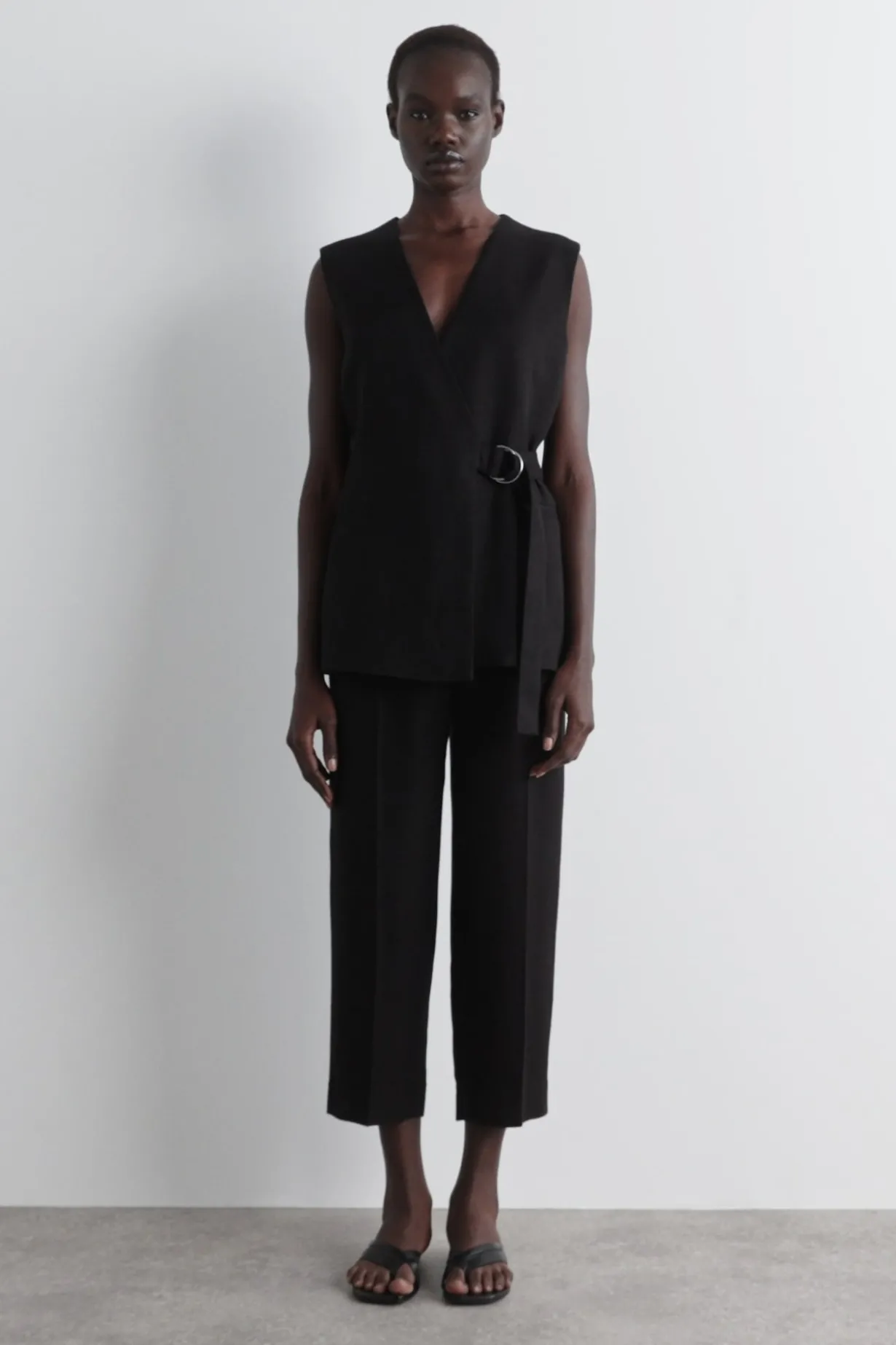 VERKÜRZTE ELEGANTE HOSE